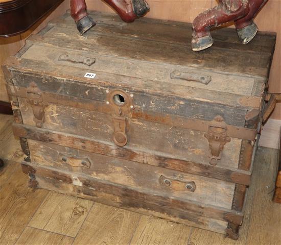 A travel trunk W.82cm